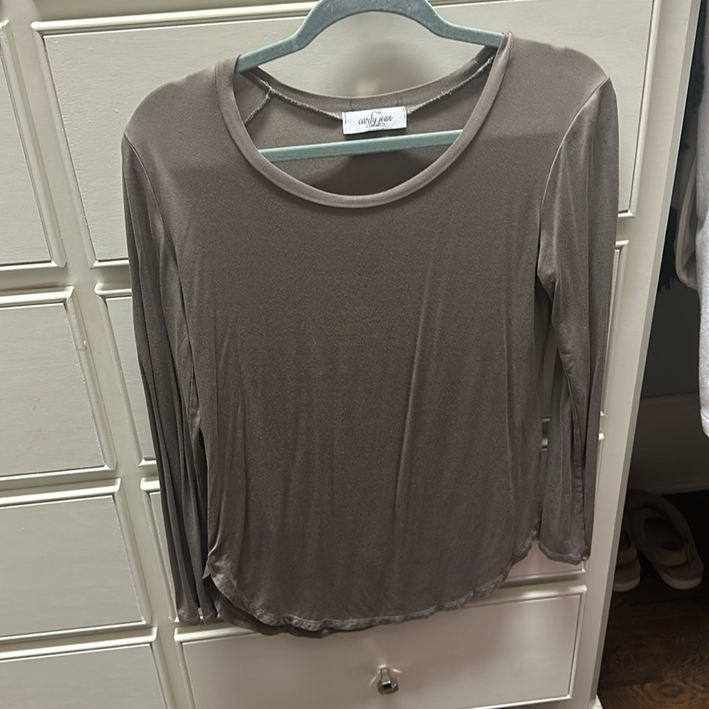 Carly Jean Los Angeles favorite long sleeve tee